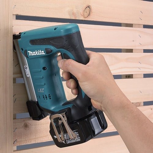 Makita DST221Z 18 V Akku-Nagel- und Klammergerät