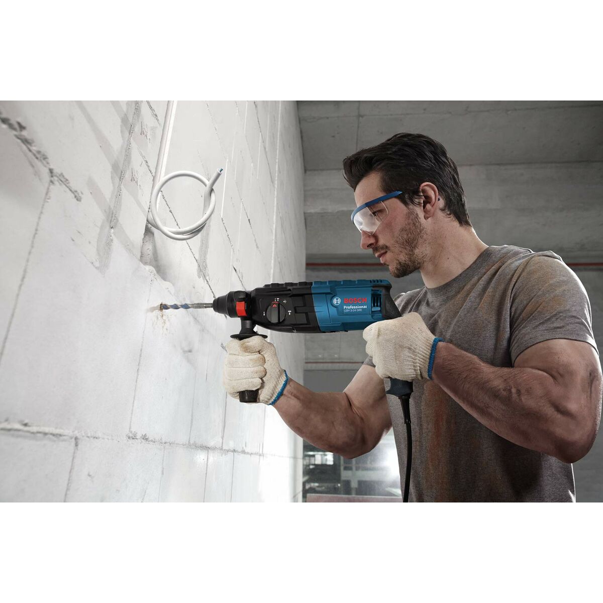 Marteau perforateur BOSCH GBH 240 790 W