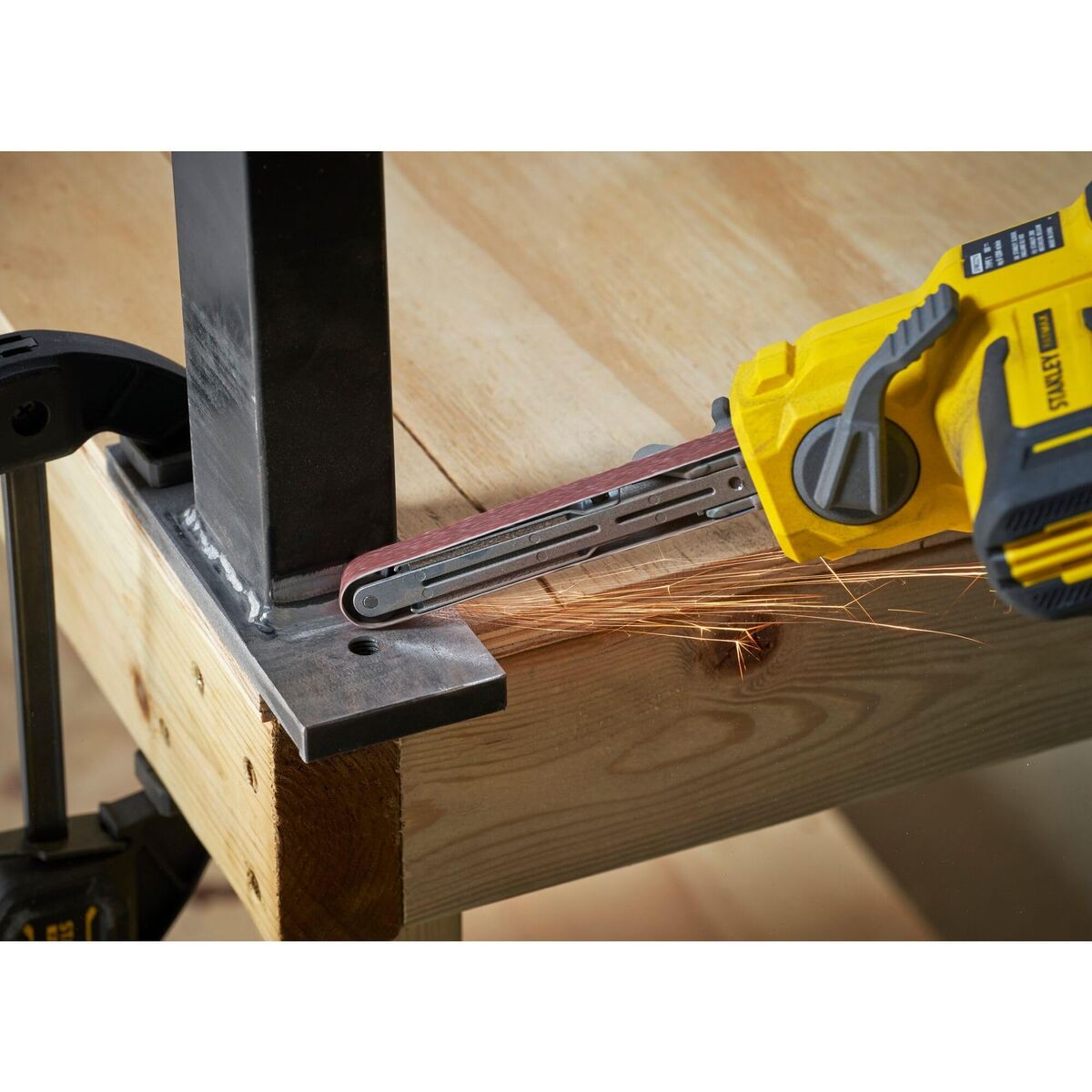 Ponceuse à bande Stanley SFMCE210D2K-QW