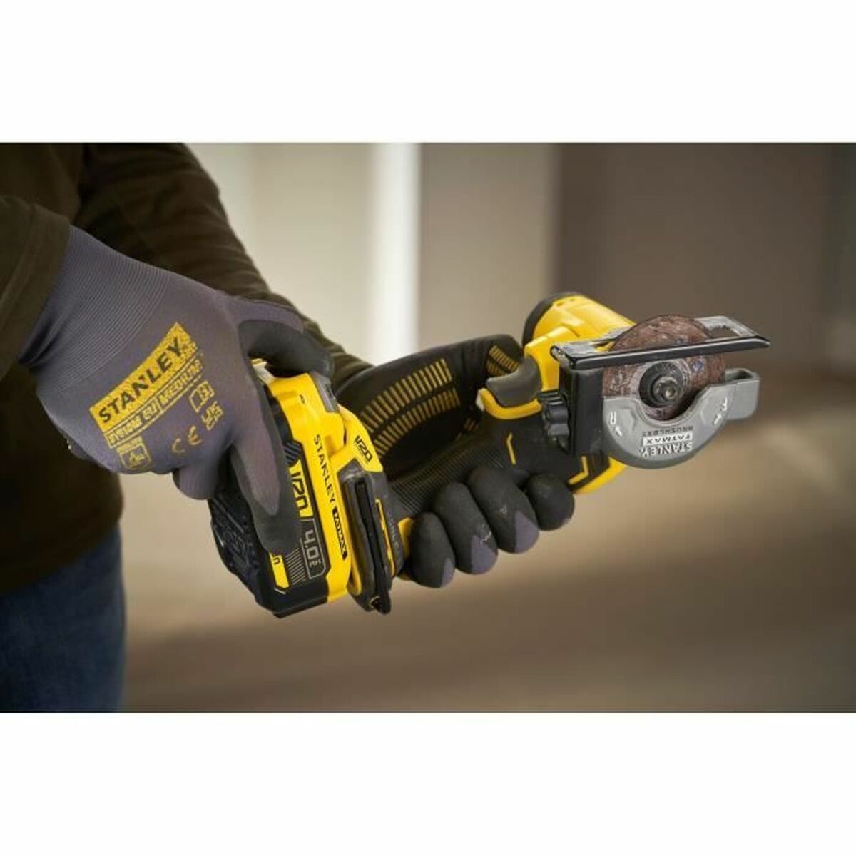 Scie circulaire Stanley 18 V (2)